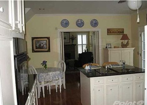 Eat-in-Kitchen
