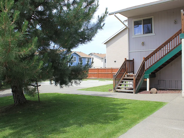 503 E River Ave — Photo 3