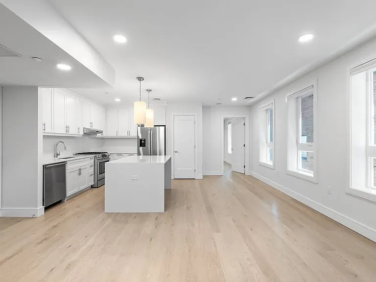 305 Border St #302B — Photo 5