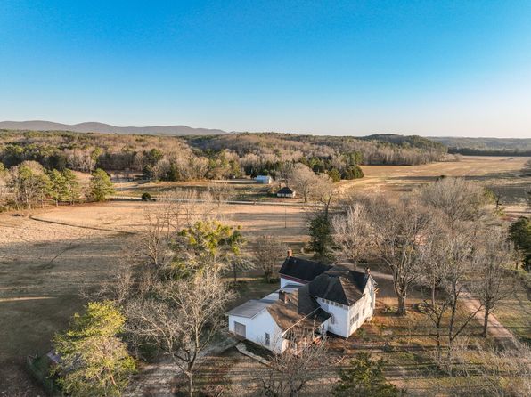 6860 Berney Station Rd, Talladega, AL 35160
