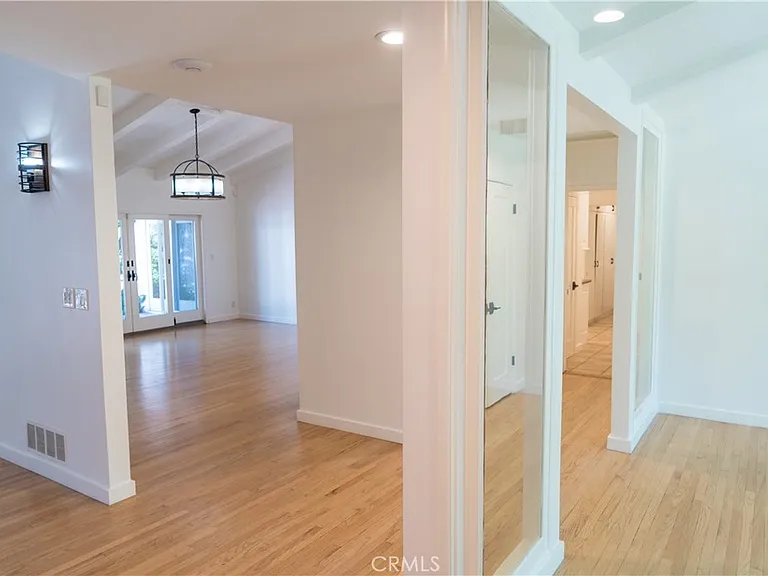 5054 Encino Ave — Photo 5