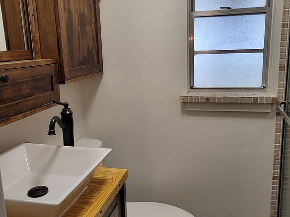 3rd image of 202 S Columbus St