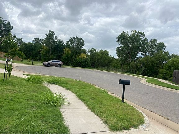 4th image of 1625 Chuck Wagon Dr