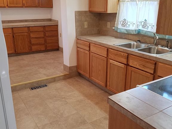 5th image of 807 W Mullan Ave