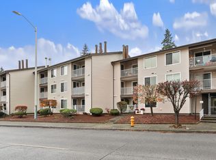 9020 25th Ave SW #201, Seattle, WA 98106