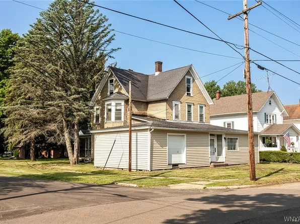 103 Beech St, Gowanda, NY 14070