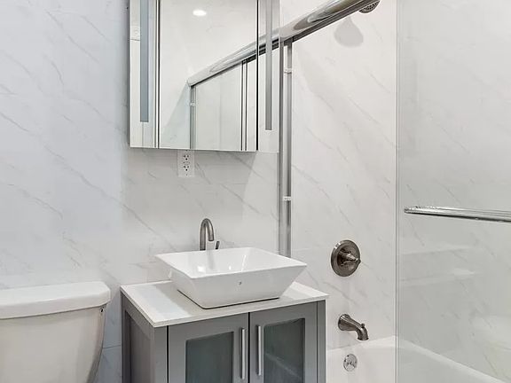 4th image of 408 Saint Johns Pl APT 5E