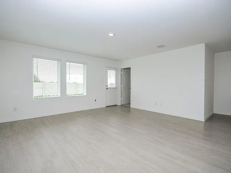 2815 Fountain Woods Dr — Photo 24