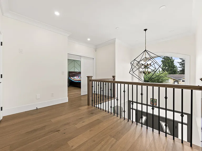953 Jarvis St — Photo 13