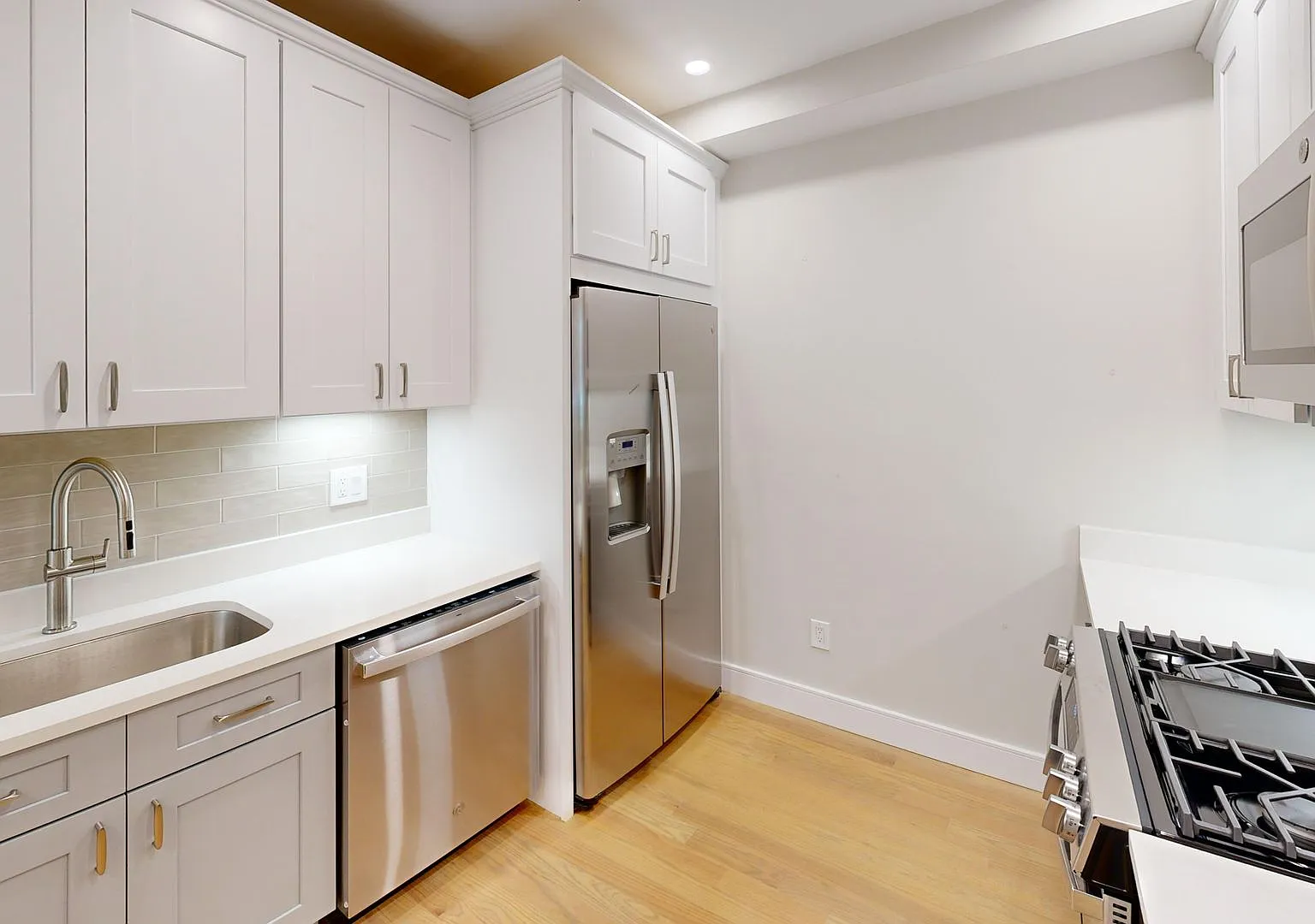 Theatre District 4 Bed W/D in Unit No Fee 9/1 — Photo 1