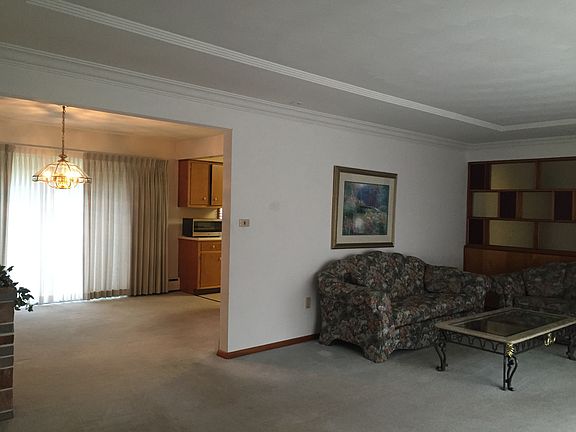 Living rm opens to dining rm