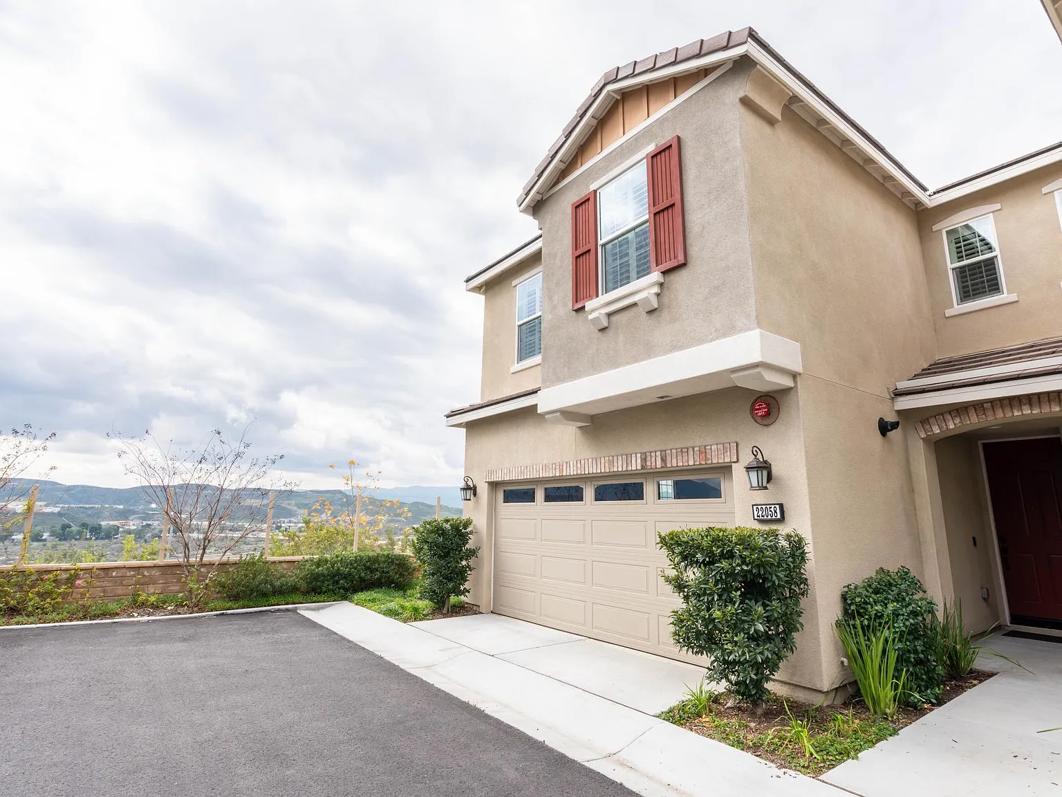 3 bed, 2.5 bath, 1750 sqft, $3,700 — Photo 3