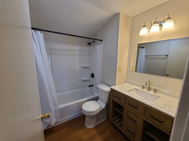 111 Hanson Dr — Photo 2