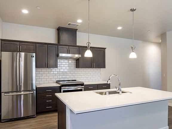 2nd image of 1610 Jenkins Rd #401