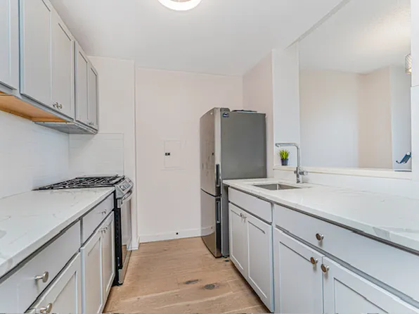 60 Oceana Drive West image 11 of 23