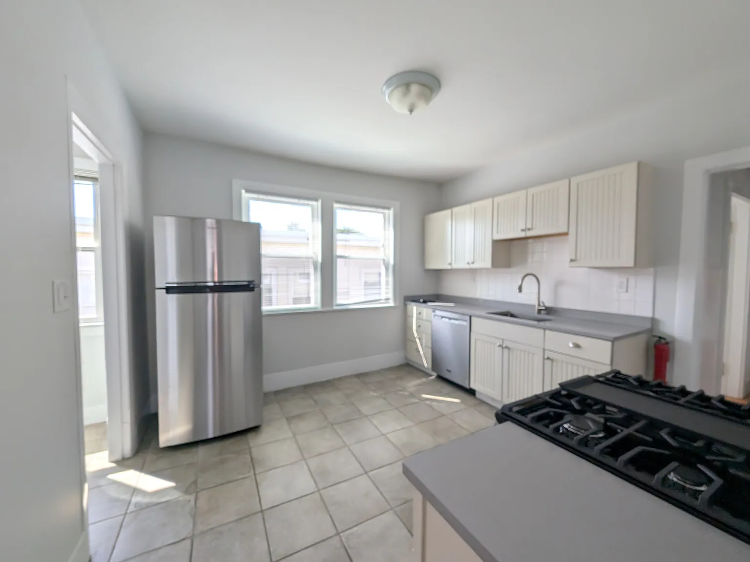 4 bed, 1200 sqft, $5,500 — Photo 1