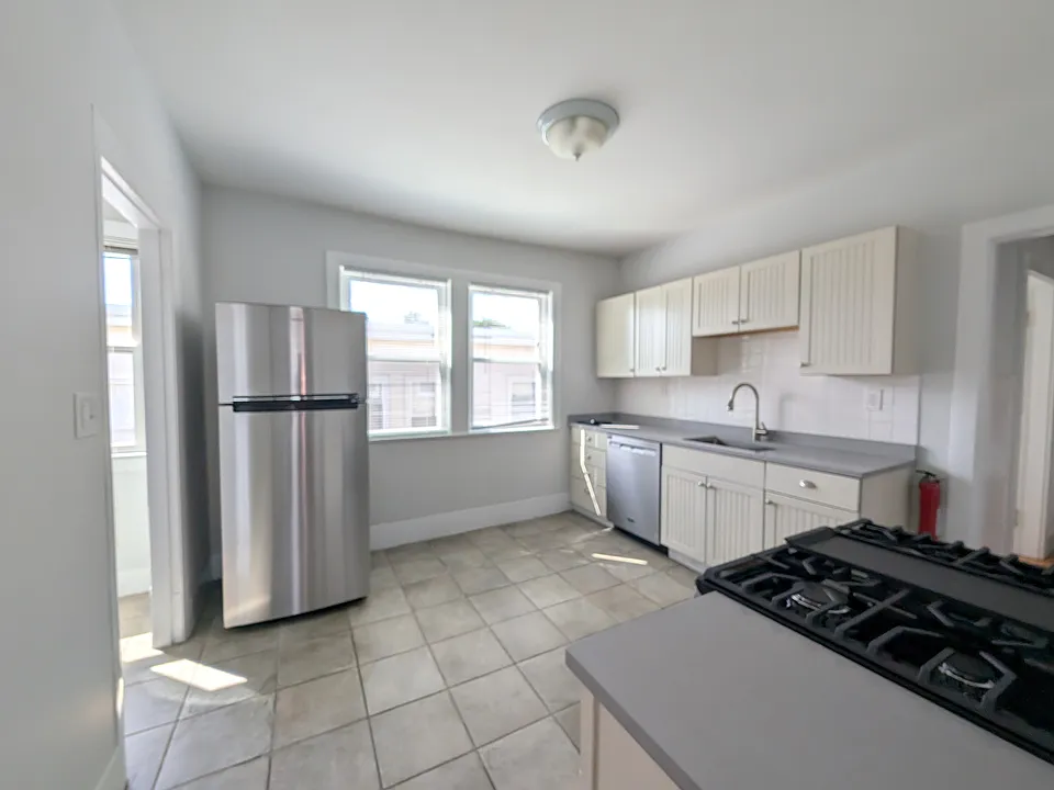 69 Raymond Ave #3