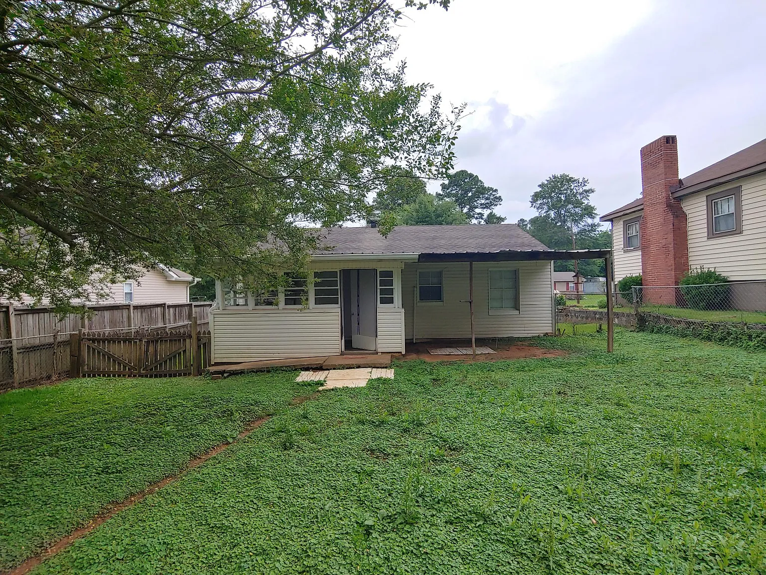 2 bed, 784 sqft, $1,100 — Photo 2