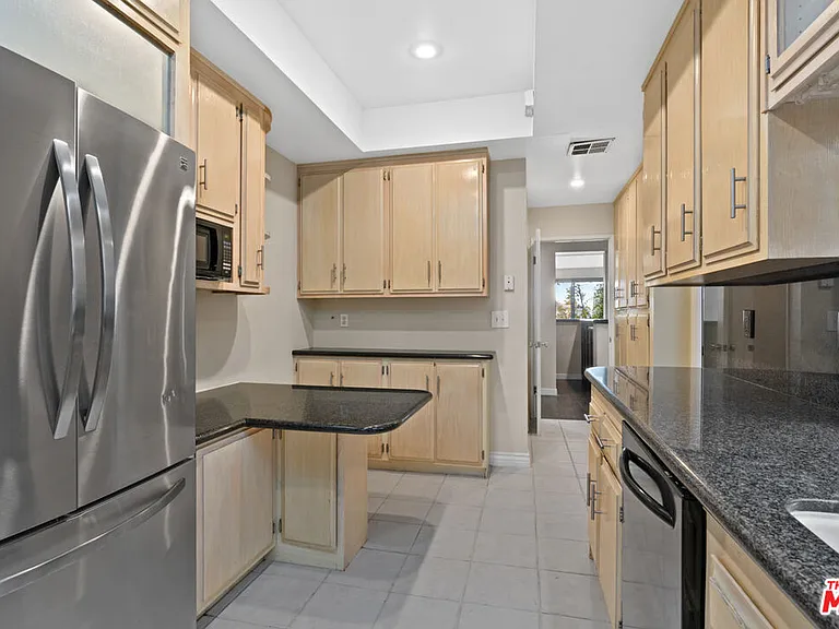 1830 Westholme Ave #101 — Photo 12