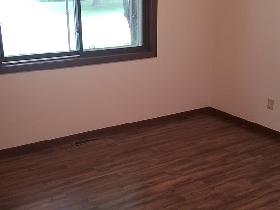 2nd image of 1306 Camelot Ct