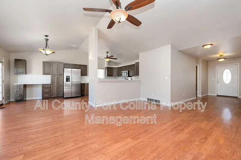 5 bed, 3.0 bath, 2916 sqft, $2,950 — Photo 4