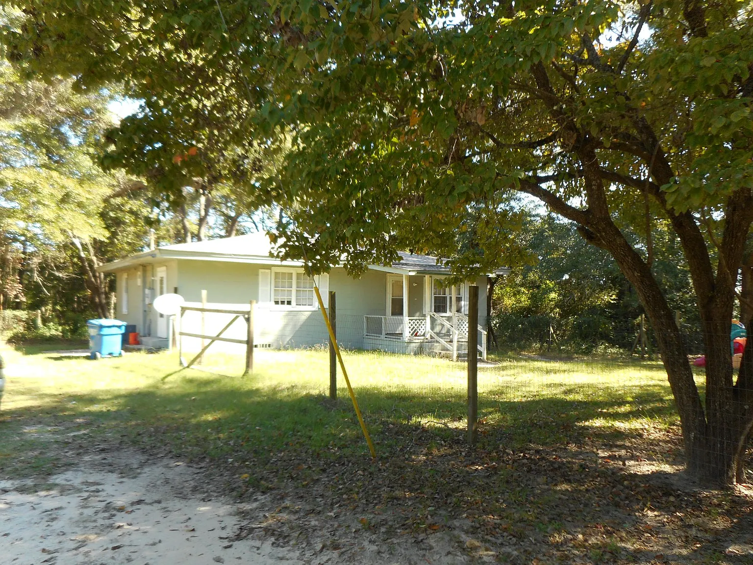 3 bed, 1200 sqft, $1,100 — Photo 1