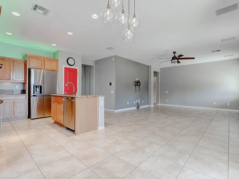 2589 Chateau Clermont St — Photo 44
