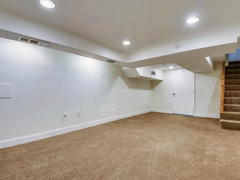 210 E Hamilton Ave — Photo 42