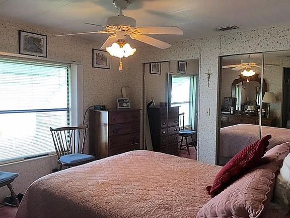 4th image of 581 Marlin Cir