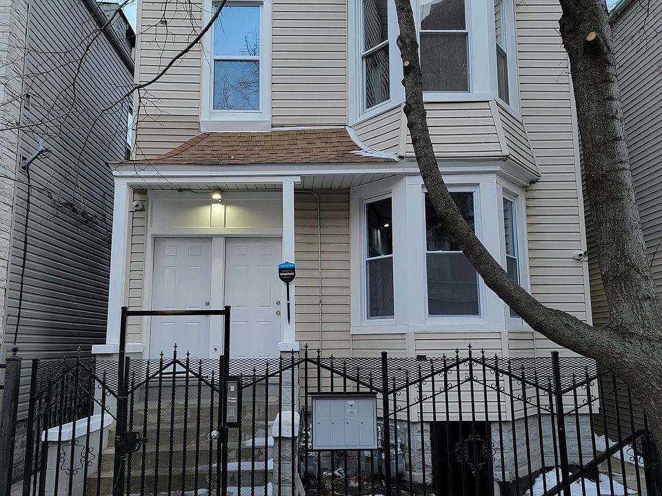 1st image of 4545 S Hermitage Ave #1F