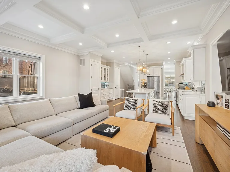 1214 W Fletcher St #1 — Photo 4