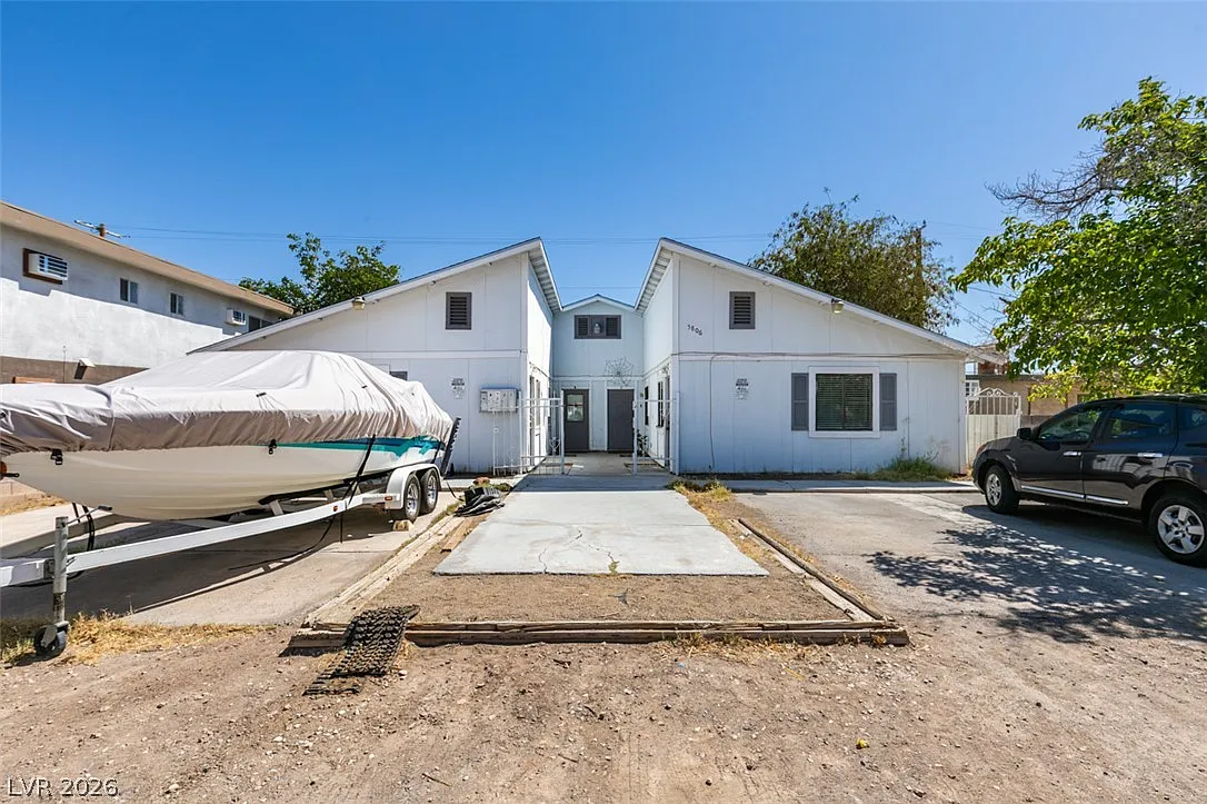1 bed, 1.0 bath, 1960 sqft, $795 — Photo 1