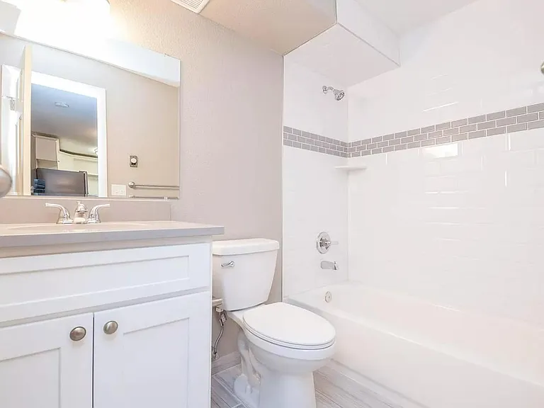 1410 N York St #13 — Photo 22
