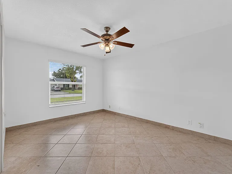 905 NW 133rd Ave — Photo 22