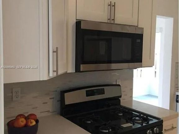 4th image of 320 SW 7th Ct