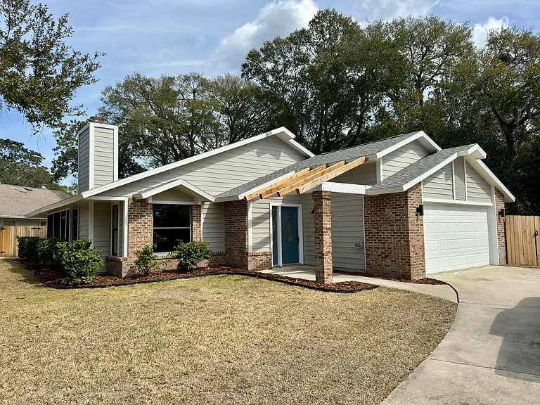 1305 Northside Dr — Photo 1