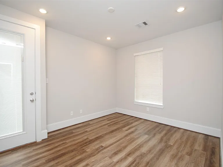 1270 N Post Oak Rd #A — Photo 12