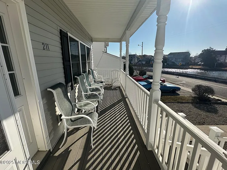 211 Trenton Ave — Photo 4