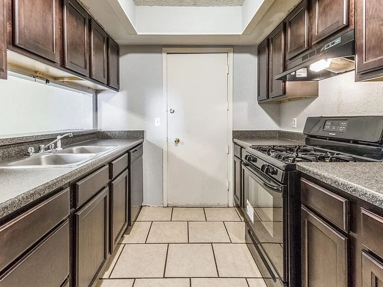Belle Isle Terrace — Photo 13