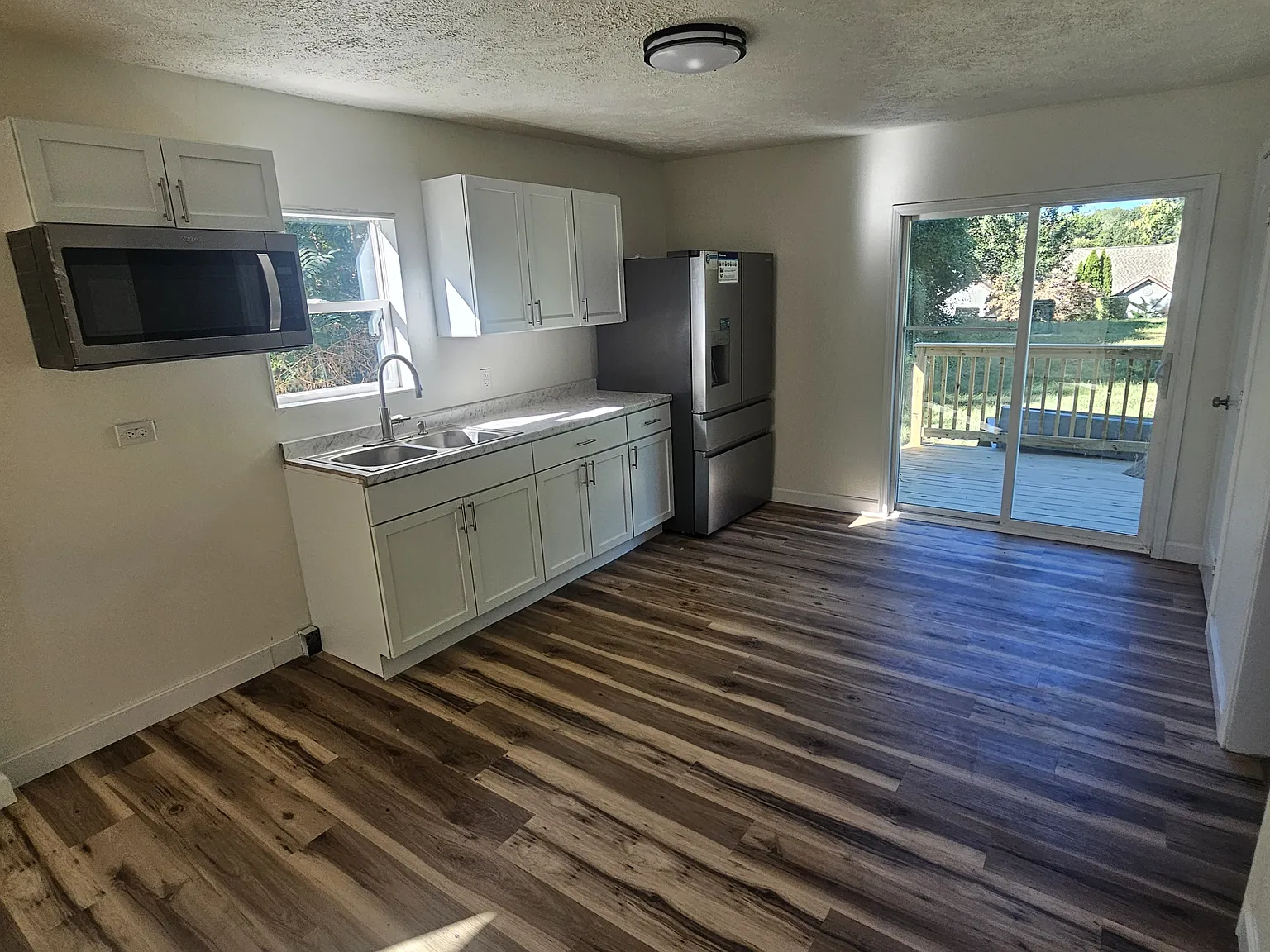 3 bed, 1080 sqft, $1,550 — Photo 4