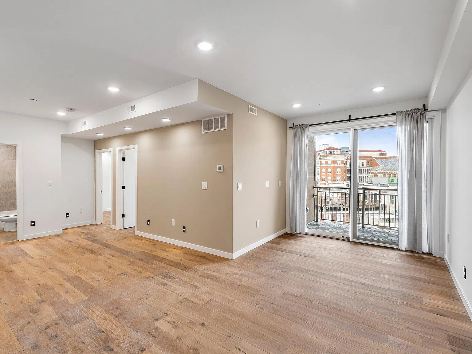 438 Memphis St — Photo 1
