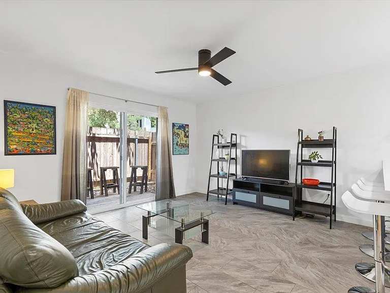 1422 Collier St #103 — Photo 11