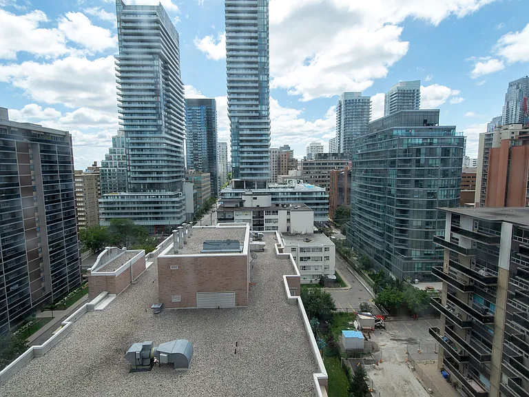 200 Redpath Ave — Photo 98
