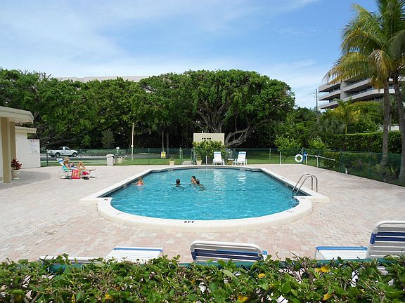 5th image of 555 E Banyan Tree Lane #404