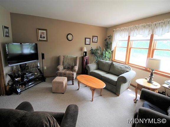 5th image of 7665 Thomas Cir