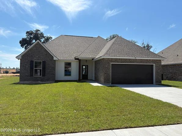 38 Red Oak Dr, Long Beach, MS 39560