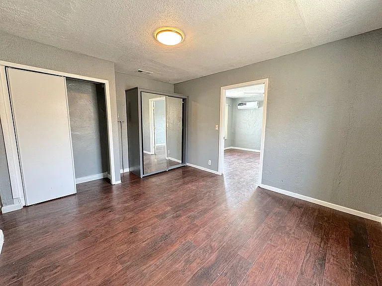 3906 Tularosa Ave — Photo 12