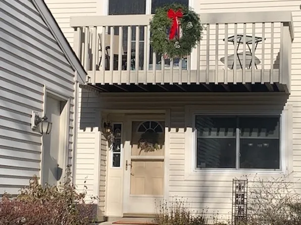 162 Brandywine Ct, Vernon Hills, IL 60061