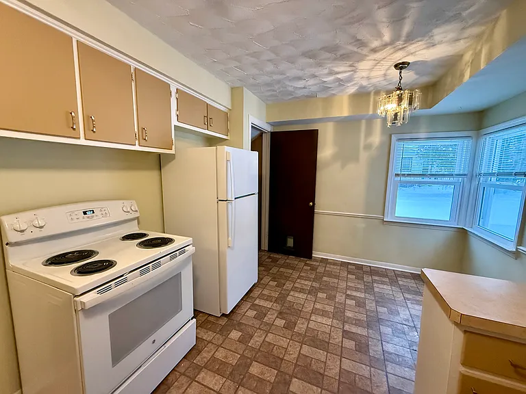 575 Noble Ave — Photo 11