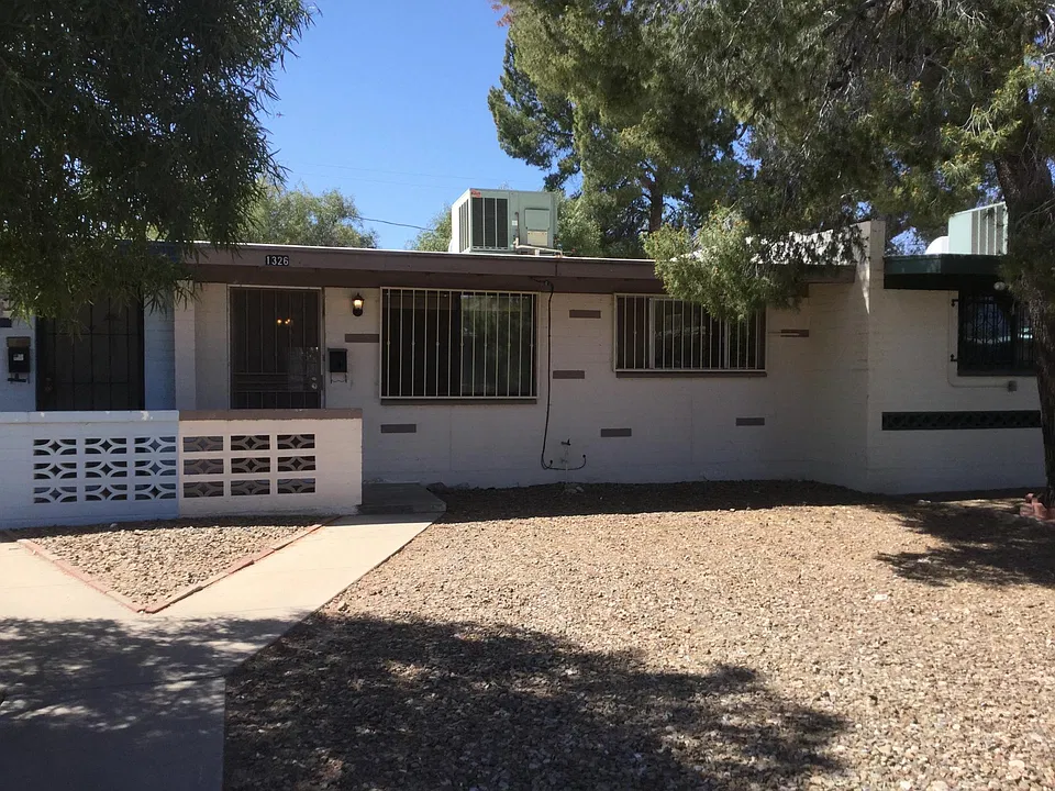 1326 E Nevada Dr